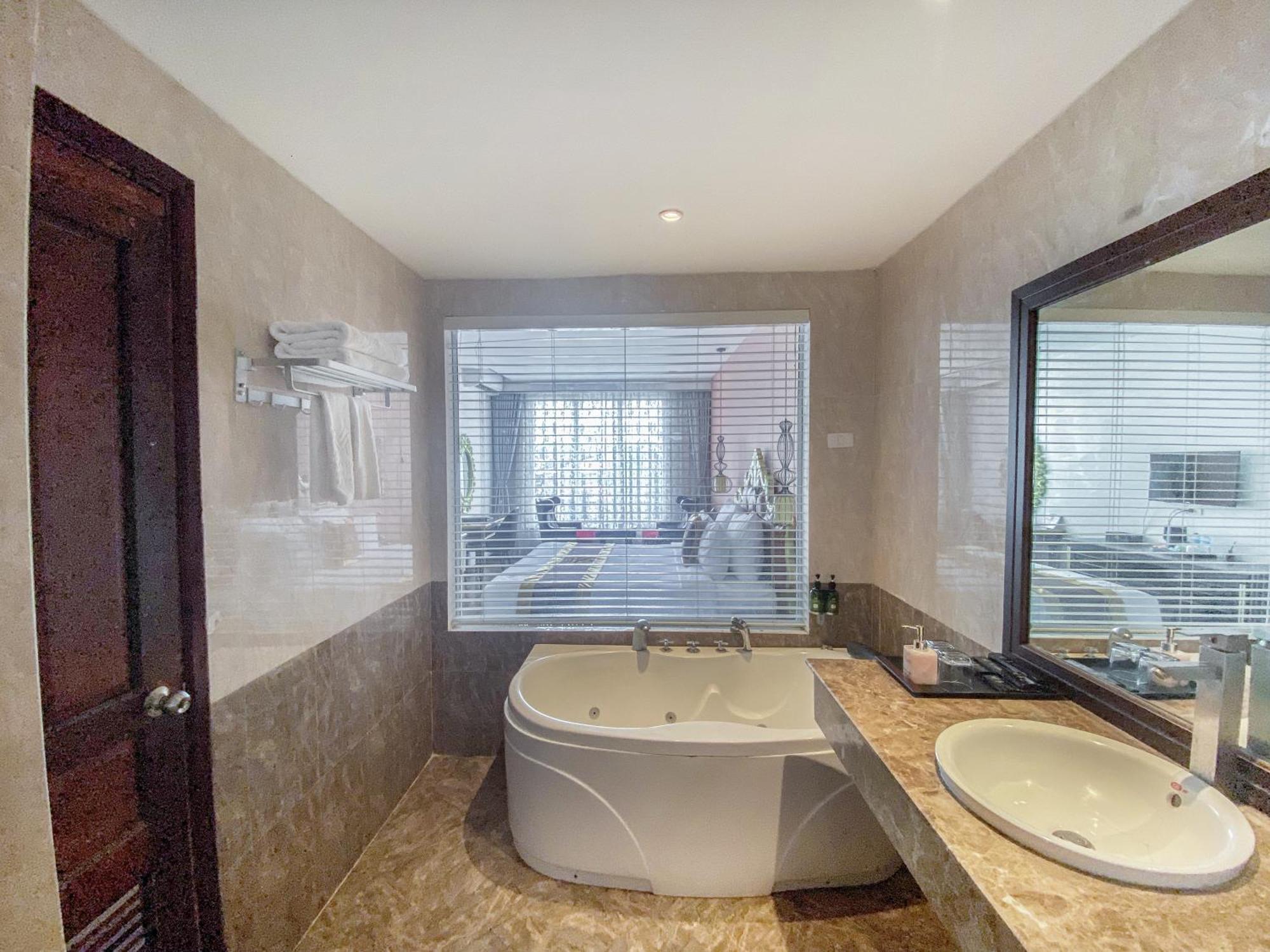 Xaysomboun Hotel & Spa Vientiane Exterior photo